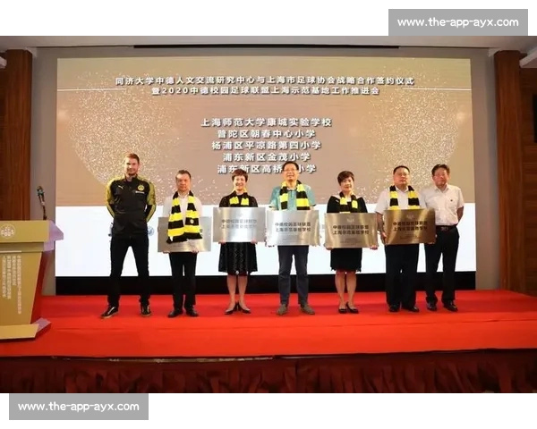 多特蒙德东亚主管携吉祥物艾玛助力常州队，青训合作再谱新篇